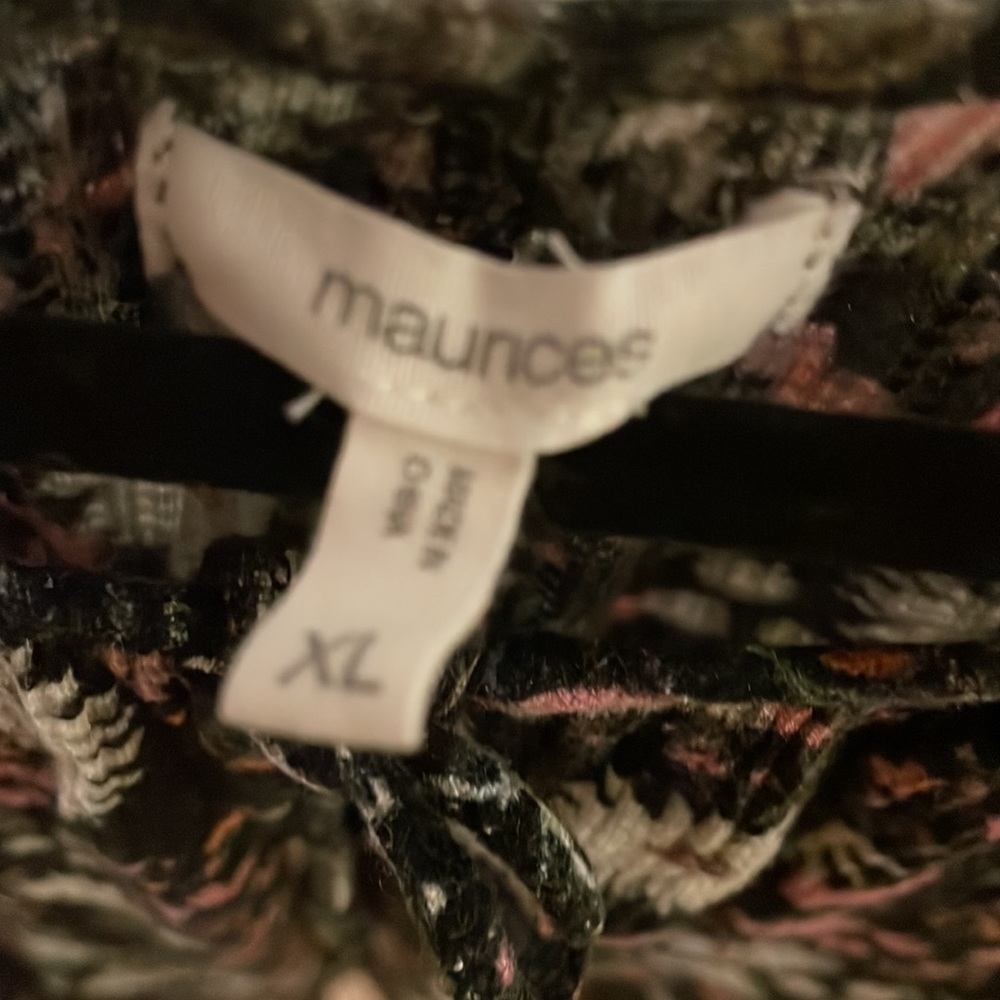 EUC Women’s Maurices Floral tank size XL​​ - Picture 2 of 5